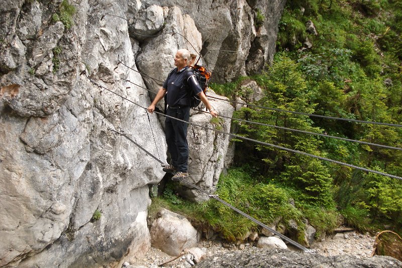 53 Sepp probiert es auch.JPG
